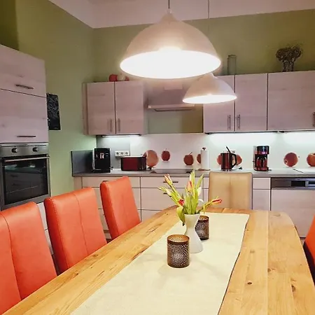 Barrierefreie In Ruhiger Zentrumslage Mit 4 Doppelzimmern Appartement *